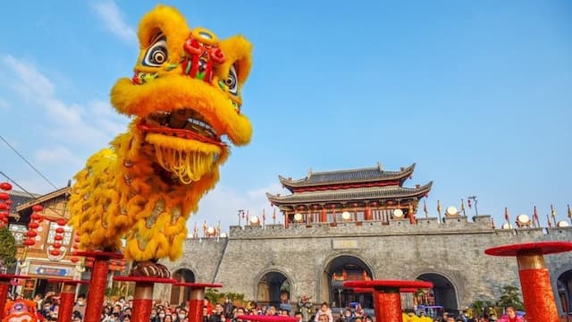 Mengapa Imlek Identik dengan Warna Merah dan Emas? Begini Asal-usulnya Mengapa Imlek Identik dengan Warna Merah dan Emas? Begini Asal-usulnya