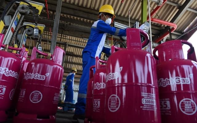 Akses Darat Terbatas, BBM dan LPG Disalurkan ke Lokasi Bencana Aceh Lewat Jalur Udara Akses Darat Terbatas, BBM dan LPG Disalurkan ke Lokasi Bencana Aceh Lewat Jalur Udara