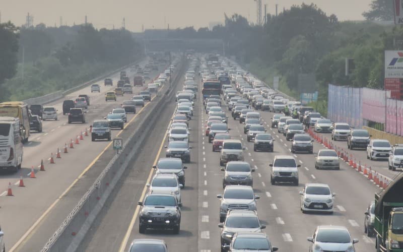 Kendaraan Keluar Jabotabek Masih Tinggi, Naik 57 Persen dari Lalu Lintas Normal Kendaraan Keluar Jabotabek Masih Tinggi, Naik 57 Persen dari Lalu Lintas Normal