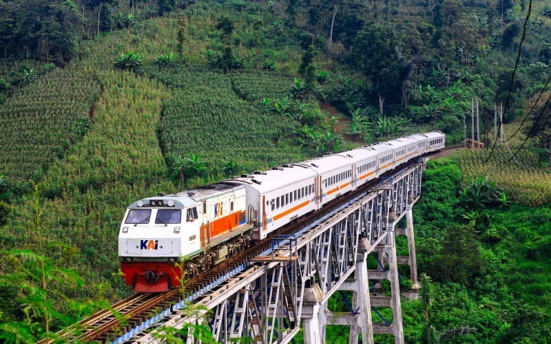 KA Ekonomi Kerakyatan Laris pada Momen Mudik 2026, Okupansi Tembus 124 Persen KA Ekonomi Kerakyatan Laris pada Momen Mudik 2026, Okupansi Tembus 124 Persen