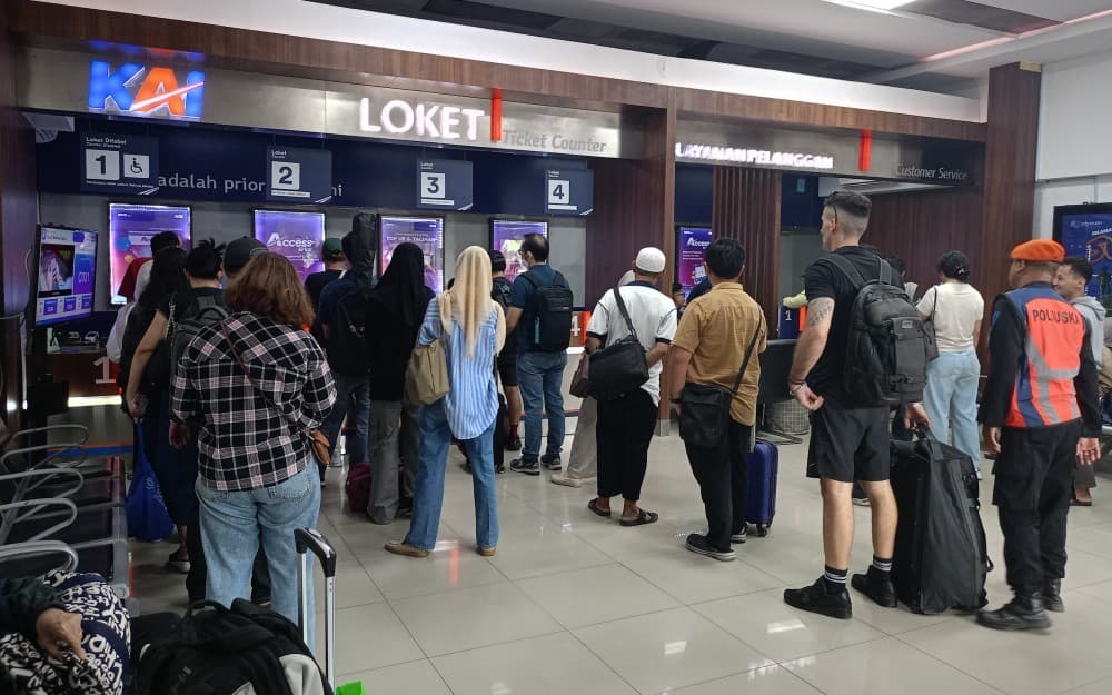Terdampak KA Argo Bromo Anjlok, Penumpang Kereta Cari Alternatif Transportasi Lain Terdampak KA Argo Bromo Anjlok, Penumpang Kereta Cari Alternatif Transportasi Lain
