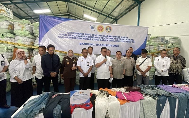Mendag Sebut 7 Perusahaan Terlibat Impor Pakaian Bekas Ilegal Rp112 Miliar Mendag Sebut 7 Perusahaan Terlibat Impor Pakaian Bekas Ilegal Rp112 Miliar