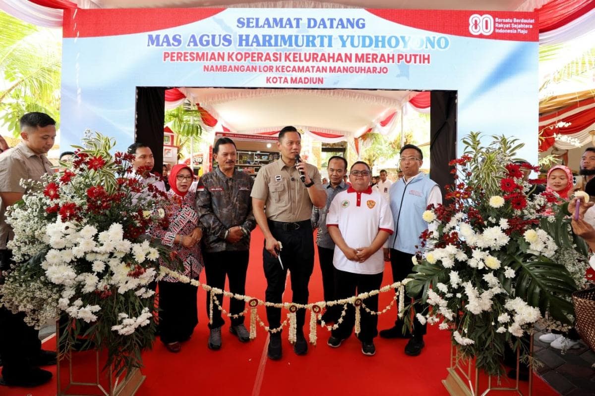 Resmikan Koperasi Merah Putih di Madiun, AHY: Harus Mengangkat Ekonomi Rakyat Resmikan Koperasi Merah Putih di Madiun, AHY: Harus Mengangkat Ekonomi Rakyat