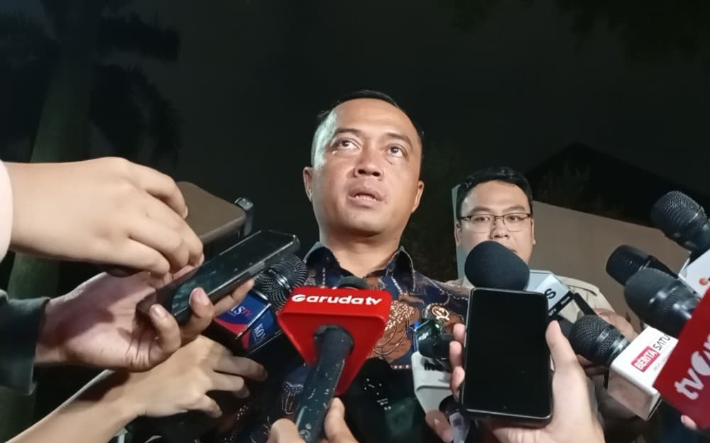 Gelar Ratas Minggu Malam, Prabowo Bahas Sistem Keuangan dan Perbankan dengan Menteri Gelar Ratas Minggu Malam, Prabowo Bahas Sistem Keuangan dan Perbankan dengan Menteri