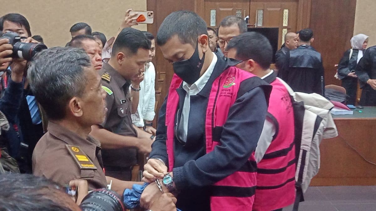 Anak Riza Chalid Pakai Uang Aliran Penyewaan Terminal BBM Rp176 Miliar untuk Main Golf di Thailand Anak Riza Chalid Pakai Uang Aliran Penyewaan Terminal BBM Rp176 Miliar untuk Main Golf di Thailand