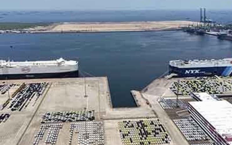 IPCC Kawal Dua Kapal Raksasa di Tanjung Priok, Salah Satunya BYD IPCC Kawal Dua Kapal Raksasa di Tanjung Priok, Salah Satunya BYD