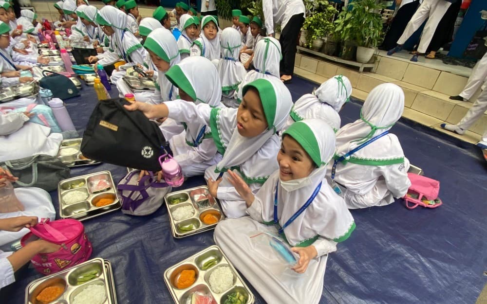 Penerima MBG Capai 49 Juta, Prabowo: Lebih dari Tujuh Kali Singapura Penerima MBG Capai 49 Juta, Prabowo: Lebih dari Tujuh Kali Singapura