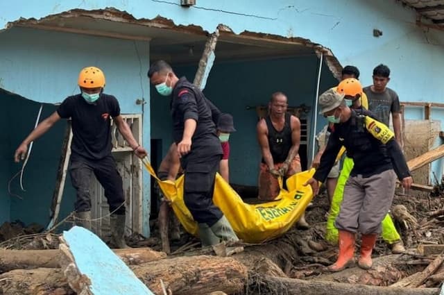 Polri Kebut Pencarian dan Identifikasi Jenazah di Sumbar, Fokus di Wilayah Paling Terdampak Polri Kebut Pencarian dan Identifikasi Jenazah di Sumbar, Fokus di Wilayah Paling Terdampak