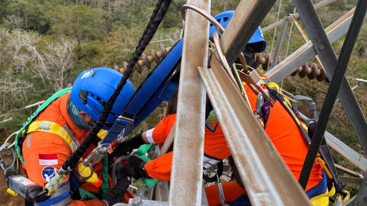 PLN Gandeng TNI Pulihkan Infrastruktur Kelistrikan di Aceh yang Rusak PLN Gandeng TNI Pulihkan Infrastruktur Kelistrikan di Aceh yang Rusak