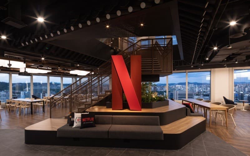 Netflix Sepakat Akuisisi Warner Bros Senilai Rp138 Triliun Netflix Sepakat Akuisisi Warner Bros Senilai Rp138 Triliun