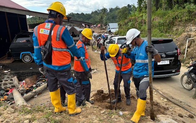 Kabar Baik, Listrik di Sumbar Menyala 100 Persen Kabar Baik, Listrik di Sumbar Menyala 100 Persen