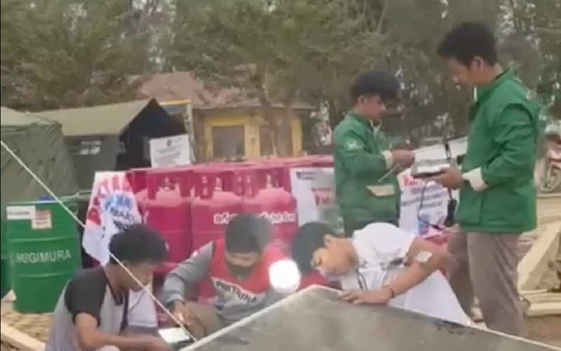 Pertamina Pasang PLTS di Posko Pengungsian Aceh Tamiang Pertamina Pasang PLTS di Posko Pengungsian Aceh Tamiang