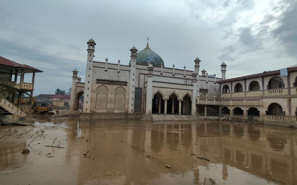 Listrik di 15 Masjid Pulih, Azan Kembali Menggema di Langit Aceh Listrik di 15 Masjid Pulih, Azan Kembali Menggema di Langit Aceh