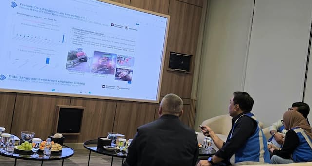 Menhub Pantau Arus Tol Jakarta, 311.545 Kendaraan Tinggalkan Jabotabek hingga 1 Januari 2026 Menhub Pantau Arus Tol Jakarta, 311.545 Kendaraan Tinggalkan Jabotabek hingga 1 Januari 2026