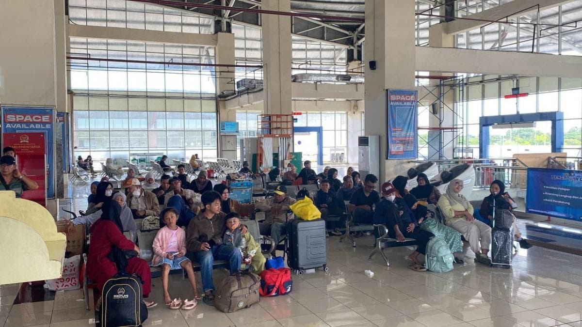 Puncak Arus Balik Nataru di Terminal Terpadu Pulo Gebang Diproyeksi Malam Ini hingga Besok Puncak Arus Balik Nataru di Terminal Terpadu Pulo Gebang Diproyeksi Malam Ini hingga Besok