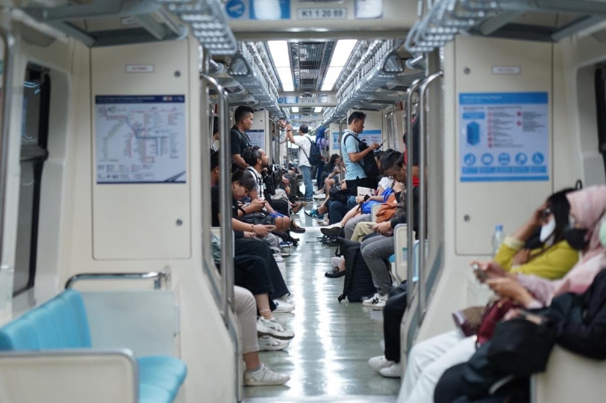 Ribuan Barang Ketinggalan di LRT Jabodebek Sepanjang 2025, Nilainya Hampir Rp800 Juta Ribuan Barang Ketinggalan di LRT Jabodebek Sepanjang 2025, Nilainya Hampir Rp800 Juta