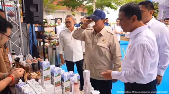 Hadiri Panen Raya dan Deklarasi Swasembada Beras, Prabowo Jajal Buah dan Susu Hadiri Panen Raya dan Deklarasi Swasembada Beras, Prabowo Jajal Buah dan Susu