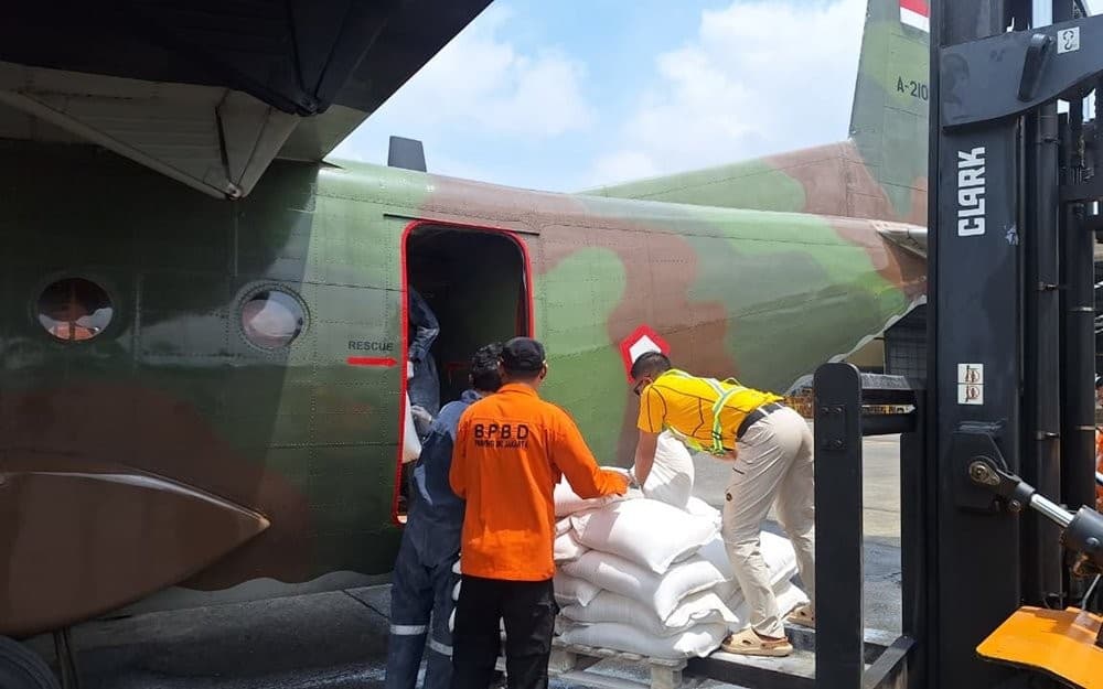 BMKG Intensifkan Operasi Modifikasi Cuaca untuk Pengendalian Karhutla di Riau BMKG Intensifkan Operasi Modifikasi Cuaca untuk Pengendalian Karhutla di Riau