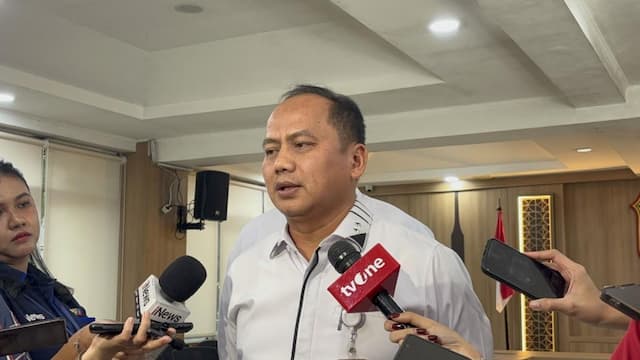 Kejaksaan Agung Ungkap Riza Chalid Terindikasi Kabur ke Salah Satu Negara ASEAN Kejaksaan Agung Ungkap Riza Chalid Terindikasi Kabur ke Salah Satu Negara ASEAN