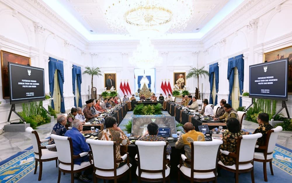 Presiden Prabowo Beberkan Arah Politik Luar Negeri RI saat Temui Eks Menlu dan Akademisi Presiden Prabowo Beberkan Arah Politik Luar Negeri RI saat Temui Eks Menlu dan Akademisi