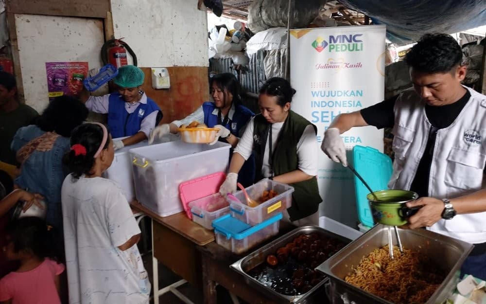 Sambut Ramadan, MNC Peduli-Park Hyatt Jakarta Berbagi Makanan di Pondok Labu Sambut Ramadan, MNC Peduli-Park Hyatt Jakarta Berbagi Makanan di Pondok Labu