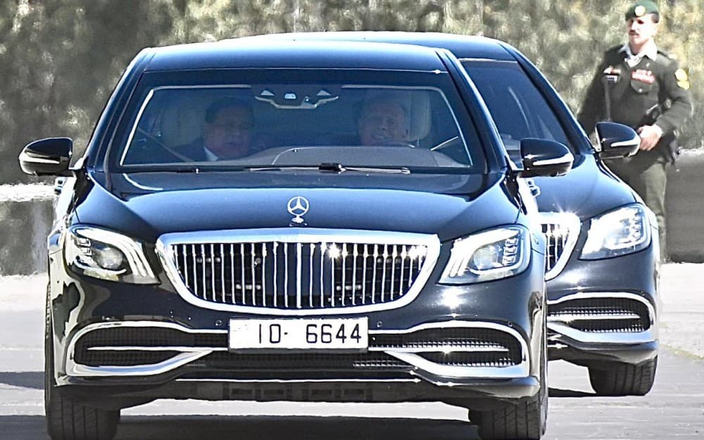 Momen Raja Abdullah II Sopiri Presiden Prabowo ke Bandara Momen Raja Abdullah II Sopiri Presiden Prabowo ke Bandara