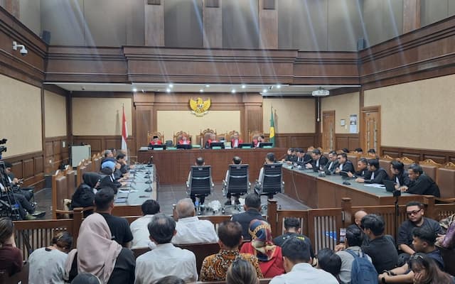 Hakim Tetapkan Kerugian Negara di Kasus Minyak Mentah Rp9,4 Triliun Bukan Rp254 Triliun Hakim Tetapkan Kerugian Negara di Kasus Minyak Mentah Rp9,4 Triliun Bukan Rp254 Triliun