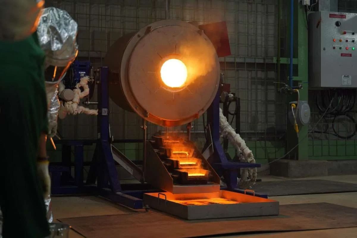 Tambang Pani Masuk Fase Produksi Komersial, Merdeka Gold (EMAS) Kirim Dore Perdana ke Antam Tambang Pani Masuk Fase Produksi Komersial, Merdeka Gold (EMAS) Kirim Dore Perdana ke Antam