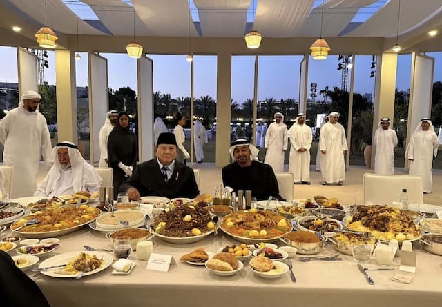 Momen Prabowo Berbuka Puasa Bersama Pangeran MBZ di Abu Dhabi Momen Prabowo Berbuka Puasa Bersama Pangeran MBZ di Abu Dhabi