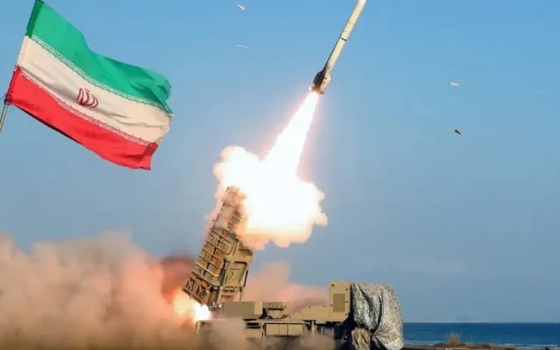 Iran Luncurkan Rudal ke Israel usai Serang Pangkalan Militer AS di Timteng Iran Luncurkan Rudal ke Israel usai Serang Pangkalan Militer AS di Timteng