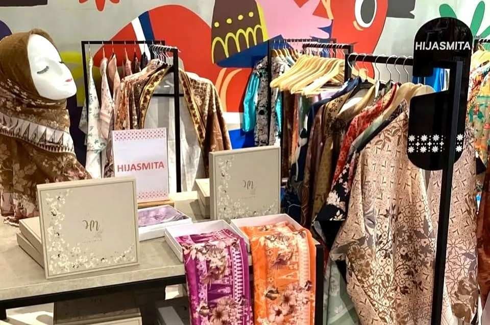 Program BRI Dorong Kreativitas Pelaku Usaha 'Hijasmita' melalui Desain Hijab Modern Bernuansa Lokal Program BRI Dorong Kreativitas Pelaku Usaha 'Hijasmita' melalui Desain Hijab Modern Bernuansa Lokal