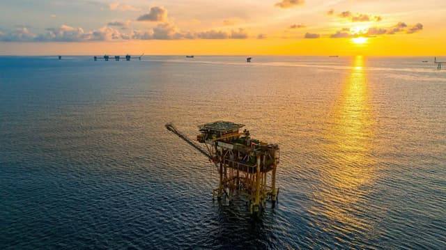 Harga Minyak Melonjak 5 Persen, Kekhawatiran Pasokan Kalahkan Rencana IEA Harga Minyak Melonjak 5 Persen, Kekhawatiran Pasokan Kalahkan Rencana IEA