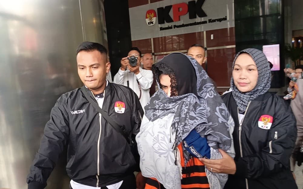 Bupati Pekalongan Fadia Arafiq Kenakan Rompi Oranye, Begini Penampakannya Bupati Pekalongan Fadia Arafiq Kenakan Rompi Oranye, Begini Penampakannya