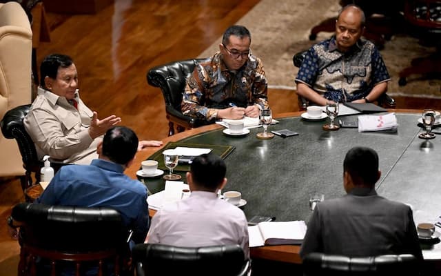 Presiden Prabowo Rapat Bareng Menhan Hingga Dirut Pindad, Ini yang Dibahas Presiden Prabowo Rapat Bareng Menhan Hingga Dirut Pindad, Ini yang Dibahas