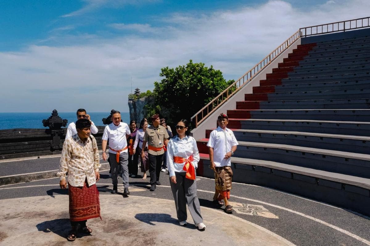 Kemenpar Cek Kesiapan Destinasi Wisata Bali Hadapi Lonjakan Pengunjung Lebaran 2026 Kemenpar Cek Kesiapan Destinasi Wisata Bali Hadapi Lonjakan Pengunjung Lebaran 2026