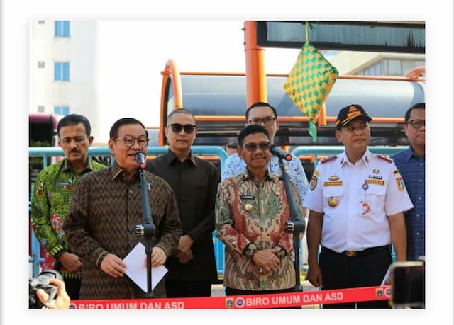 Pramono Bakal Naikkan Tarif Transjabodetabek Blok M-Bandara Soetta Rp10.000-Rp15.000 Pramono Bakal Naikkan Tarif Transjabodetabek Blok M-Bandara Soetta Rp10.000-Rp15.000