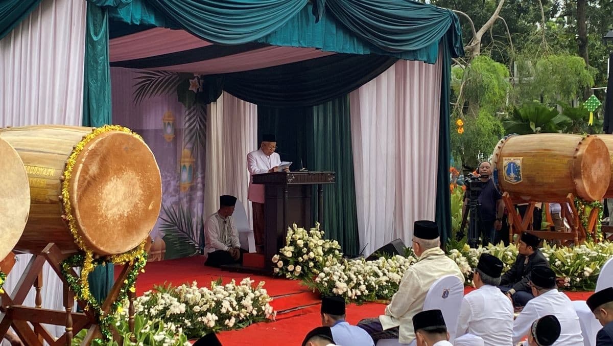 Khatib di Balai Kota, Mar’uf Amin Sebut Islam Bagun Kesalehan Sosial Lewat Zakat Khatib di Balai Kota, Mar’uf Amin Sebut Islam Bagun Kesalehan Sosial Lewat Zakat