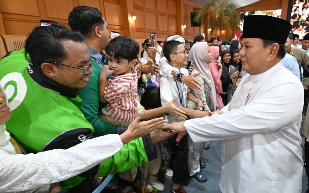 Driver Ojol Ini Bangga Bisa Lebaran di Istana, Pulang Senang Bawa Sembako dari Presiden Prabowo Driver Ojol Ini Bangga Bisa Lebaran di Istana, Pulang Senang Bawa Sembako dari Presiden Prabowo