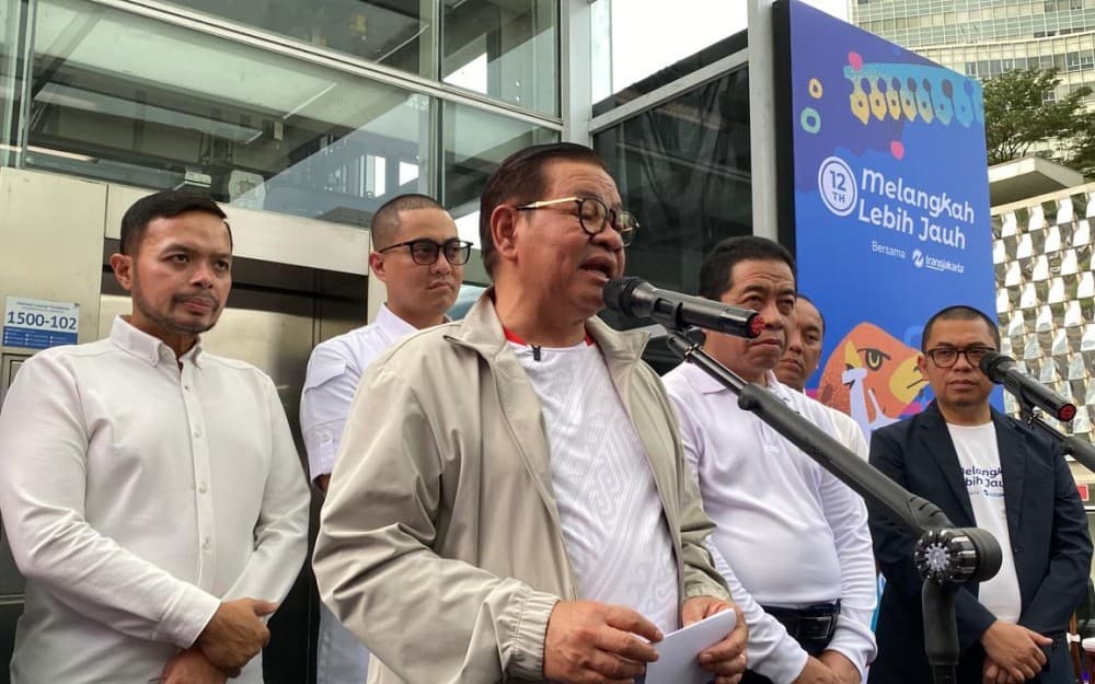 Pramono Soal DLH DKI Buang Sampah ke Kali Pesanggrahan: Saya Tidak Sedih, Justru Berterima Kasih Pramono Soal DLH DKI Buang Sampah ke Kali Pesanggrahan: Saya Tidak Sedih, Justru Berterima Kasih