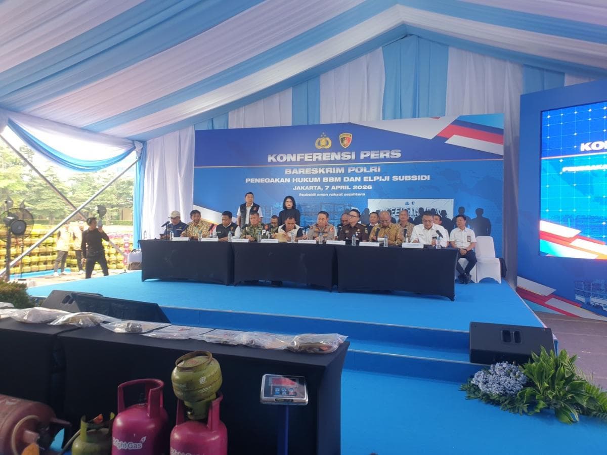 Bareskrim Ungkap Kasus Penyalahgunaan BBM & LPG Bersubsidi, Kerugian Ditaksir Rp1,2 Triliun Bareskrim Ungkap Kasus Penyalahgunaan BBM & LPG Bersubsidi, Kerugian Ditaksir Rp1,2 Triliun
