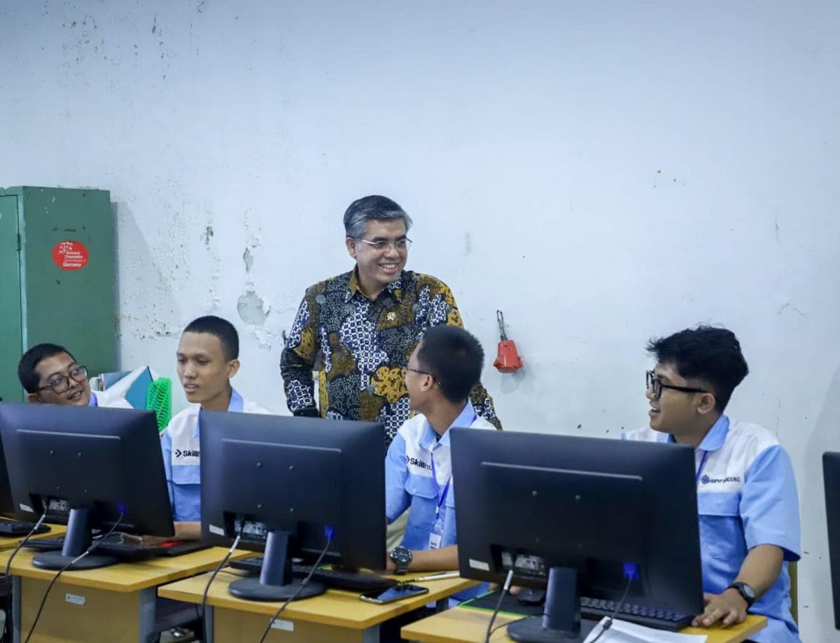 Menaker Dorong Fresh Graduate Ikut Pelatihan Vokasi 2026, Targetkan 70.000 Peserta Menaker Dorong Fresh Graduate Ikut Pelatihan Vokasi 2026, Targetkan 70.000 Peserta