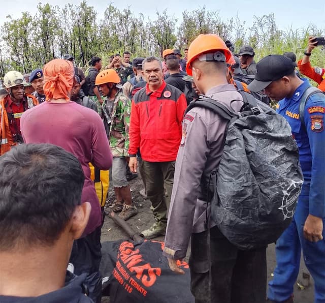 Satu Korban Meninggal Erupsi Gunung Dukono Ditemukan, Dua Orang Masih dalam Pencarian Satu Korban Meninggal Erupsi Gunung Dukono Ditemukan, Dua Orang Masih dalam Pencarian