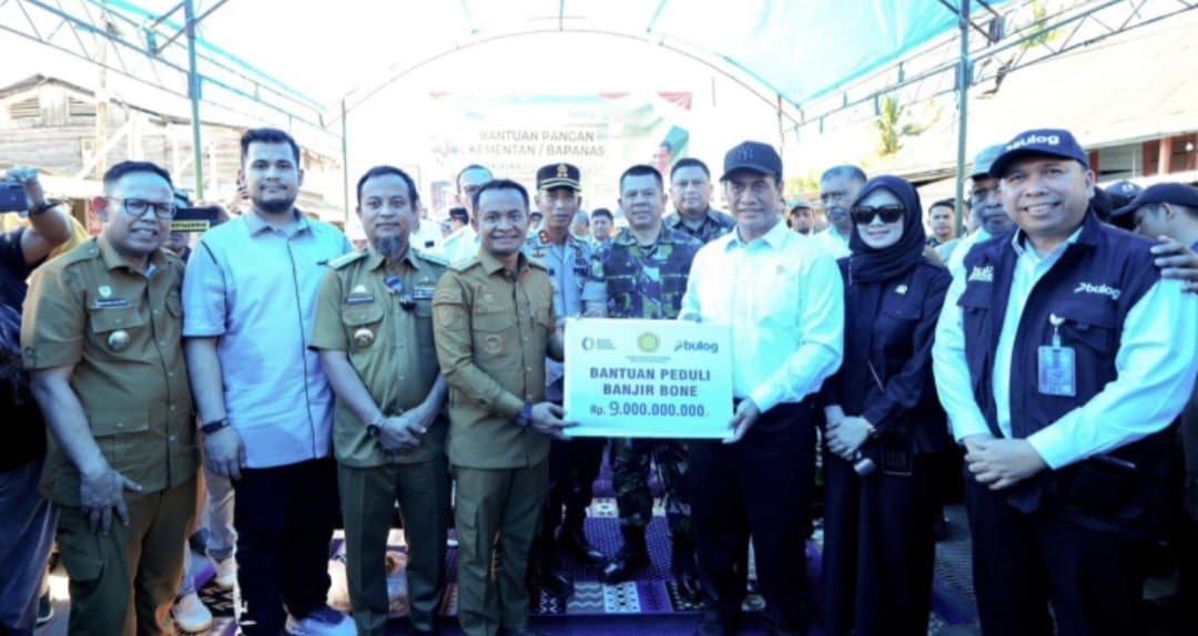 Mentan Salurkan Bantuan Rp5 Miliar untuk Warga Terdampak Bencana Bone Mentan Salurkan Bantuan Rp5 Miliar untuk Warga Terdampak Bencana Bone
