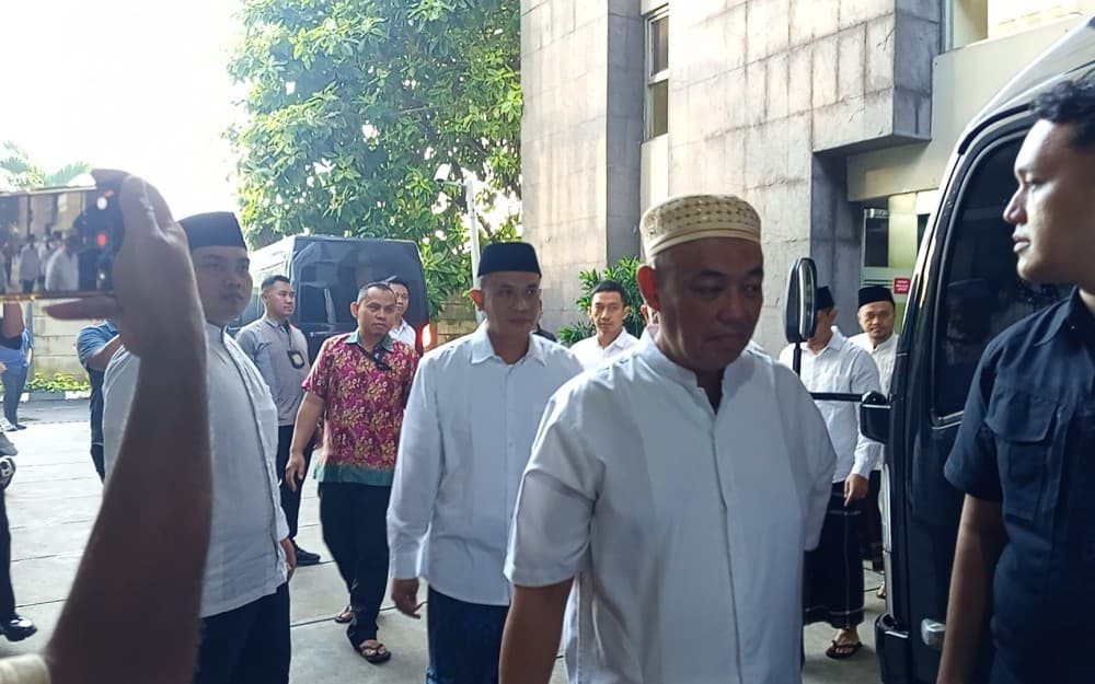 Tahanan KPK Salat Iduladha di Gedung Merah Putih, Ada Gus Yaqut hingga Bupati Sudewo Tahanan KPK Salat Iduladha di Gedung Merah Putih, Ada Gus Yaqut hingga Bupati Sudewo