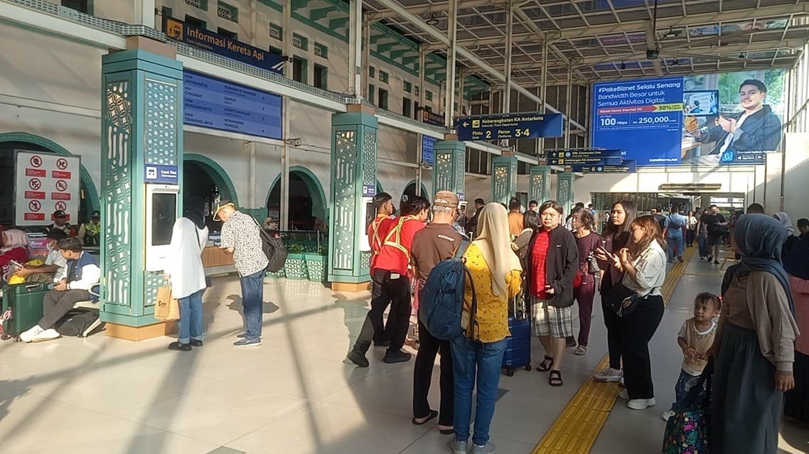 Libur Iduladha 2026, Warga Masih Ramai Tinggalkan Jakarta dari Stasiun Pasar Senen Libur Iduladha 2026, Warga Masih Ramai Tinggalkan Jakarta dari Stasiun Pasar Senen
