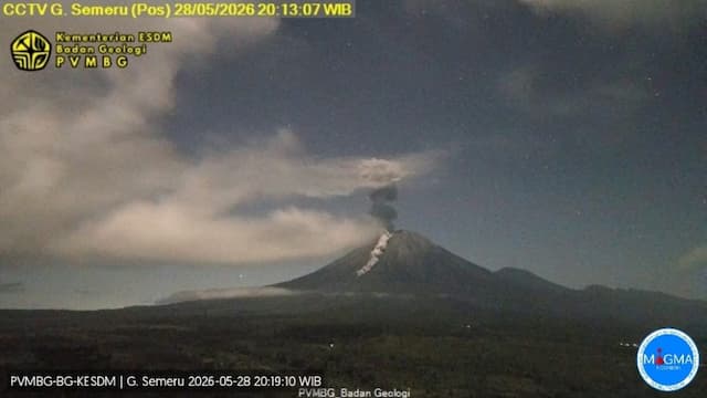 Gunung Semeru Erupsi, Luncurkan Awan Panas hingga 2.500 Meter Gunung Semeru Erupsi, Luncurkan Awan Panas hingga 2.500 Meter