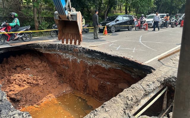 Anggaran Perbaikan Jalan Amblas Lenteng Agung Capai Rp380 Juta Anggaran Perbaikan Jalan Amblas Lenteng Agung Capai Rp380 Juta