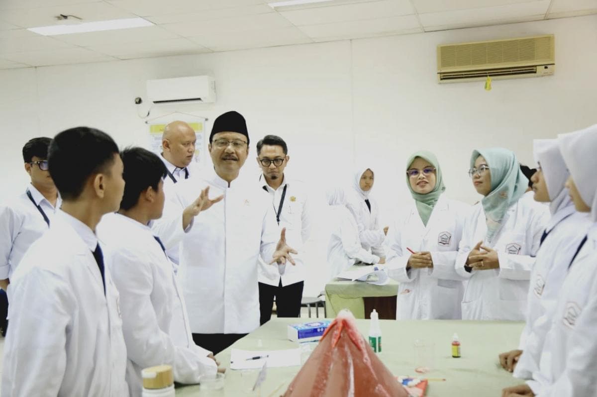 Sekolah Rakyat Hanya untuk Anak Keluarga Prasejahtera, Mensos Tegaskan Tidak Ada Pungutan Sekolah Rakyat Hanya untuk Anak Keluarga Prasejahtera, Mensos Tegaskan Tidak Ada Pungutan