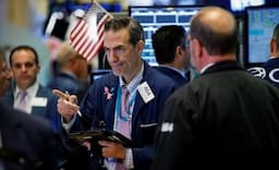 Investor Abaikan Kekhawatiran Suku Bunga, Wall Street Dibuka Cerah