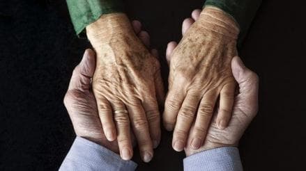 Kisah Inspiratif Pengorbanan Orangtua, Tertusuk Paku hingga Beli HP Pakai Uang Rp2 Ribuan Kisah Inspiratif Pengorbanan Orangtua, Tertusuk Paku hingga Beli HP Pakai Uang Rp2 Ribuan